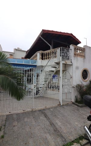 Casa à venda com 177m², 3 quartos e 2 vagasFachada