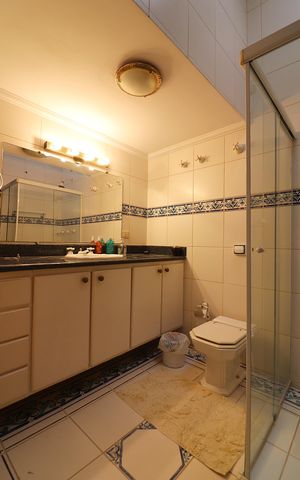 Casa à venda com 177m², 3 quartos e 2 vagasBanheiro Social