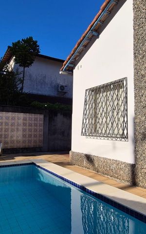 Casa à venda com 400m², 4 quartos e 5 vagas Casa à venda com 400m², 4 quartos e 5 vagasPiscina