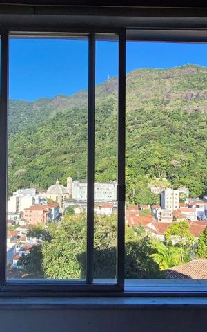 Casa à venda com 400m², 4 quartos e 5 vagas Casa à venda com 400m², 4 quartos e 5 vagasQuarto 4