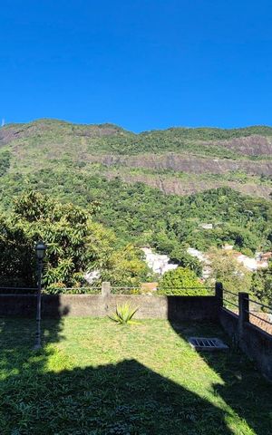 Casa à venda com 400m², 4 quartos e 5 vagas Casa à venda com 400m², 4 quartos e 5 vagasÁrea Externa