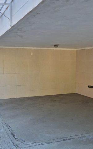 Casa à venda com 400m², 4 quartos e 5 vagas Casa à venda com 400m², 4 quartos e 5 vagasGaragem