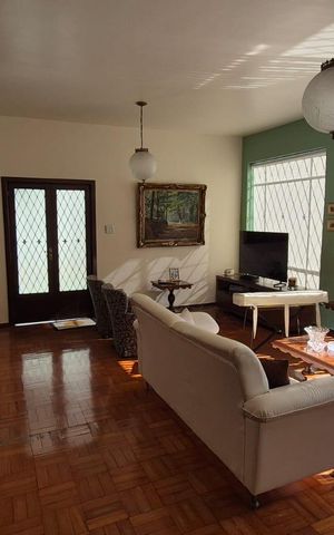 Casa à venda com 400m², 4 quartos e 5 vagas Casa à venda com 400m², 4 quartos e 5 vagasSala de Estar