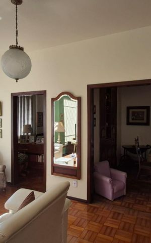 Casa à venda com 400m², 4 quartos e 5 vagas Casa à venda com 400m², 4 quartos e 5 vagasSala de Estar