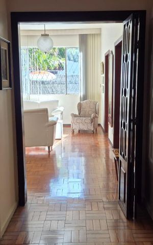 Casa à venda com 400m², 4 quartos e 5 vagas Casa à venda com 400m², 4 quartos e 5 vagasCorredor
