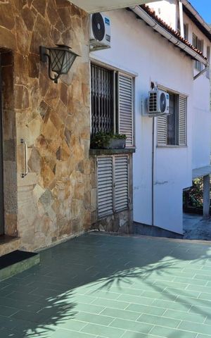 Casa à venda com 400m², 4 quartos e 5 vagas Casa à venda com 400m², 4 quartos e 5 vagasEntrada