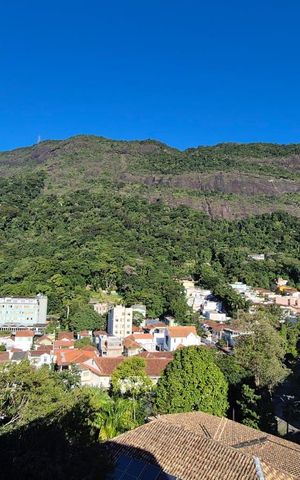 Casa à venda com 400m², 4 quartos e 5 vagas Casa à venda com 400m², 4 quartos e 5 vagasVista