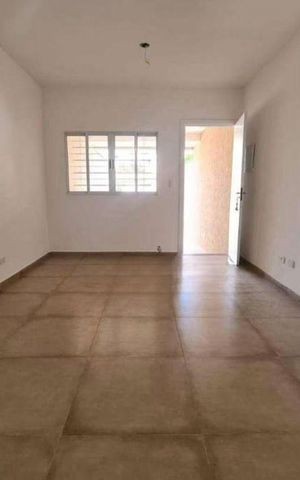 Casa à venda com 350m², 2 quartos e 2 vagas Casa à venda com 350m², 2 quartos e 2 vagasSala