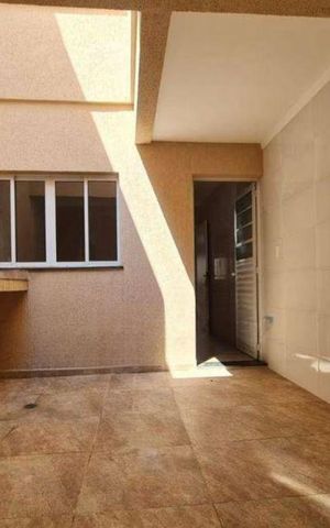 Casa à venda com 350m², 2 quartos e 2 vagas Casa à venda com 350m², 2 quartos e 2 vagasQuintal