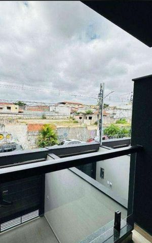 Casa à venda com 250m², 2 quartos e 2 vagas Casa à venda com 250m², 2 quartos e 2 vagasVaranda