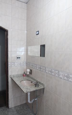 Casa à venda com 990m², 8 quartos e 2 vagasÁrea de Serviço - Banheiro