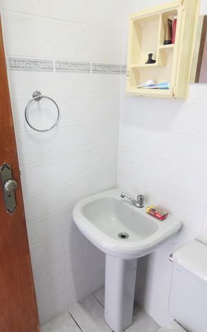 Casa à venda com 990m², 8 quartos e 2 vagasBanheiro 2