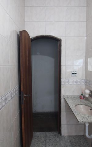 Casa à venda com 990m², 8 quartos e 2 vagasÁrea de Serviço - Banheiro
