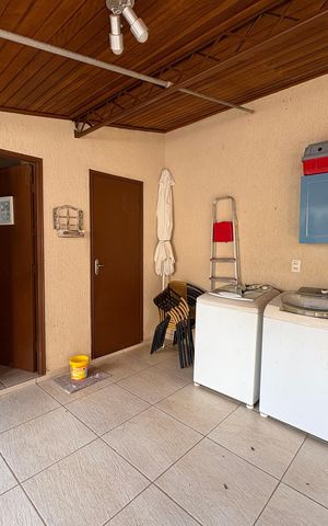 Casa à venda com 180m², 3 quartos e 2 vagasÁrea de Serviço