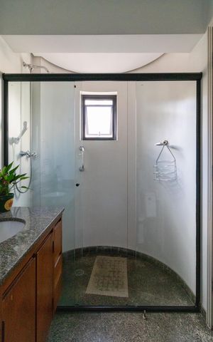 Apartamento à venda com 215m², 3 quartos e 4 vagas Apartamento à venda com 215m², 3 quartos e 4 vagasBanheiro da Suíte 2