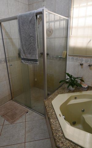 Casa à venda com 292m², 4 quartos e 1 vagaBanheiro da Suíte 1