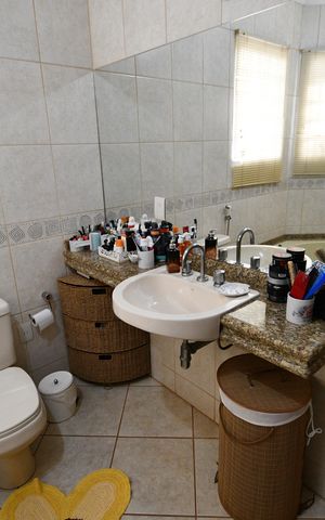 Casa à venda com 292m², 4 quartos e 1 vagaBanheiro da Suíte 1
