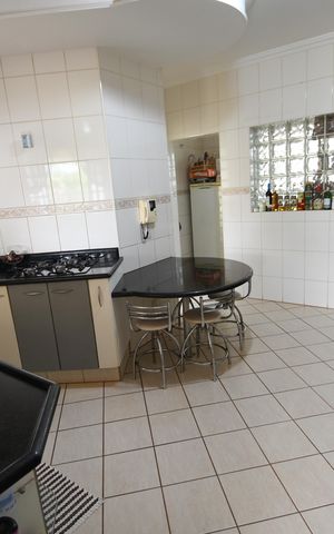 Casa à venda com 292m², 4 quartos e 1 vagaCozinha