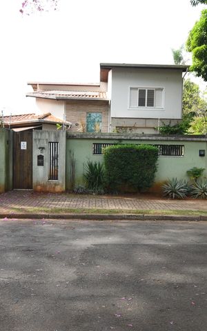 Casa à venda com 292m², 4 quartos e 1 vagaFachada