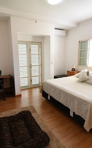 Casa à venda com 292m², 4 quartos e 1 vagaSuíte 2