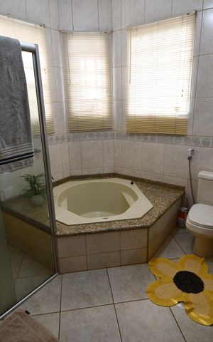 Casa à venda com 292m², 4 quartos e 1 vagaBanheiro da Suíte 1