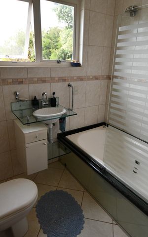Casa à venda com 292m², 4 quartos e 1 vagaBanheiro da Suíte 2