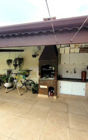 Casa à venda com 230m², 3 quartos e 4 vagas