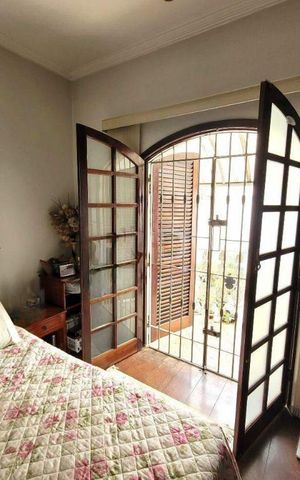 Casa à venda com 230m², 3 quartos e 4 vagas