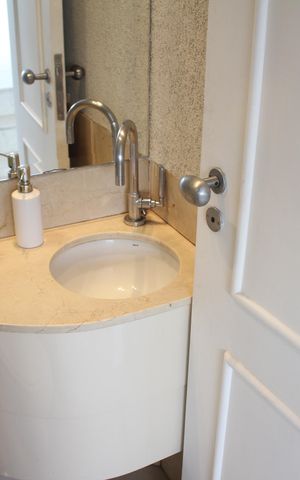 Apartamento à venda com 383m², 5 quartos e 4 vagasBanheiro 1
