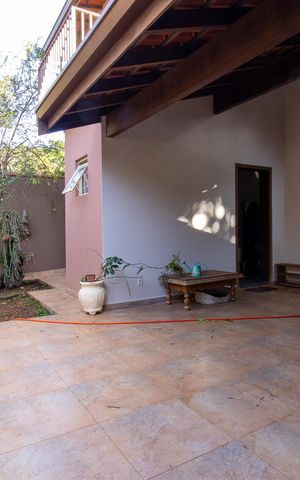 Casa à venda com 320m², 3 quartos e sem vaga Casa à venda com 320m², 3 quartos e sem vagaÁrea comum