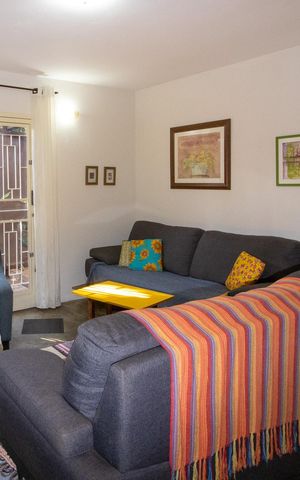 Casa à venda com 320m², 3 quartos e sem vaga Casa à venda com 320m², 3 quartos e sem vagaSala