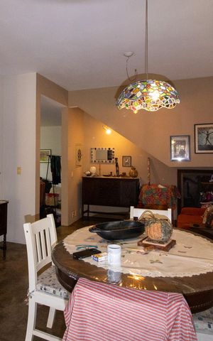 Casa à venda com 320m², 3 quartos e sem vaga Casa à venda com 320m², 3 quartos e sem vagaSala
