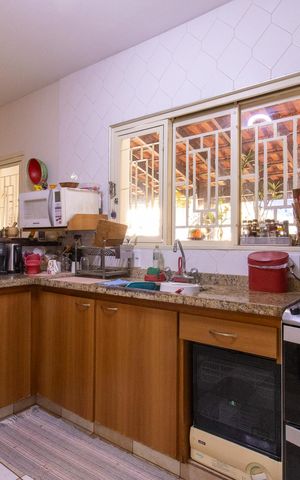 Casa à venda com 320m², 3 quartos e sem vaga Casa à venda com 320m², 3 quartos e sem vagaCozinha