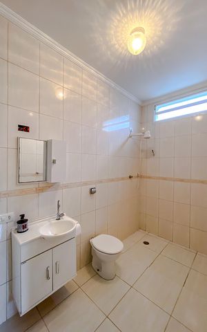 Casa à venda com 250m², 5 quartos e 3 vagasBanheiro (Casa 2)