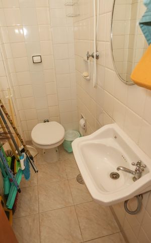 Apartamento à venda com 180m², 3 quartos e sem vaga Apartamento à venda com 180m², 3 quartos e sem vagaBanheiro de serviço