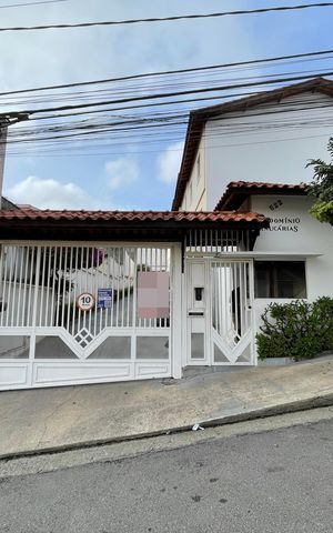 Casa de condomínio à venda com 117m², 2 quartos e 2 vagas Casa de condomínio à venda com 117m², 2 quartos e 2 vagasFachada e Placa
