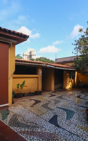 Casa à venda com 420m², 6 quartos e 4 vagas Casa à venda com 420m², 6 quartos e 4 vagasÁrea de Serviço