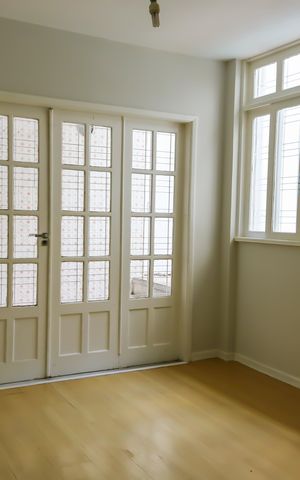 Casa à venda com 341m², 4 quartos e 4 vagas Casa à venda com 341m², 4 quartos e 4 vagasQuarto 3