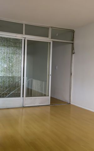 Casa à venda com 341m², 4 quartos e 4 vagas Casa à venda com 341m², 4 quartos e 4 vagasSala