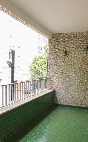 Casa à venda com 341m², 4 quartos e 4 vagas Casa à venda com 341m², 4 quartos e 4 vagasVaranda