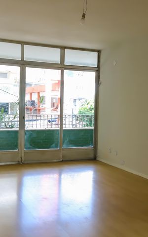 Casa à venda com 341m², 4 quartos e 4 vagas Casa à venda com 341m², 4 quartos e 4 vagasSala