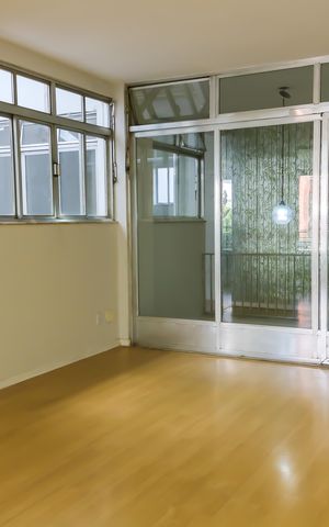 Casa à venda com 341m², 4 quartos e 4 vagas Casa à venda com 341m², 4 quartos e 4 vagasSala