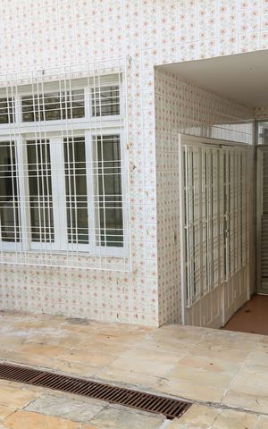 Casa à venda com 341m², 4 quartos e 4 vagas Casa à venda com 341m², 4 quartos e 4 vagasÁrea Privativa
