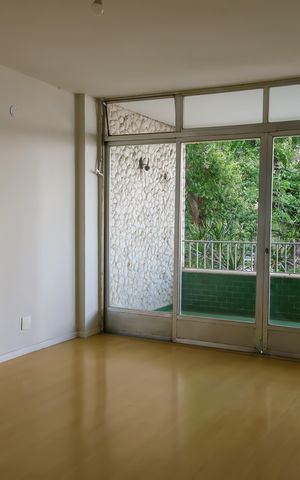 Casa à venda com 341m², 4 quartos e 4 vagas Casa à venda com 341m², 4 quartos e 4 vagasSala
