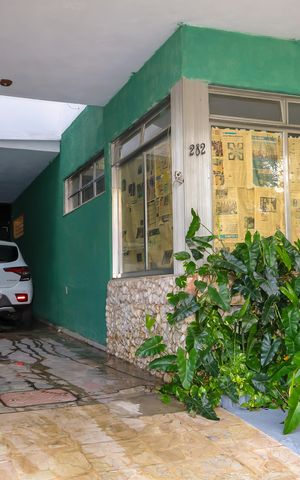 Casa à venda com 341m², 4 quartos e 4 vagas Casa à venda com 341m², 4 quartos e 4 vagasGaragem