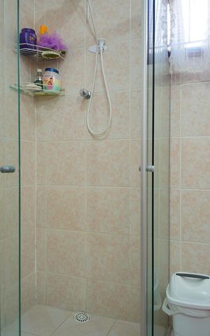 Casa à venda com 265m², 4 quartos e 4 vagasBanheiro Corredor  2