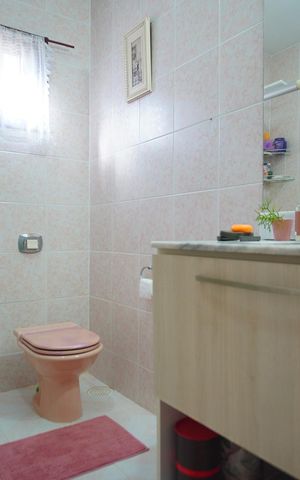 Casa à venda com 265m², 4 quartos e 4 vagasBanheiro Corredor  2