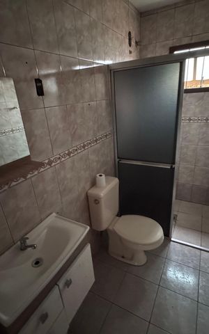 Casa à venda com 125m², 3 quartos e 1 vaga Casa à venda com 125m², 3 quartos e 1 vagaBanheiro