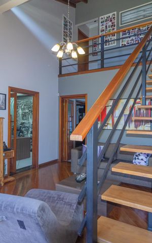 Casa à venda com 250m², 4 quartos e 2 vagas Casa à venda com 250m², 4 quartos e 2 vagasSala