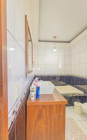 Casa à venda com 250m², 4 quartos e 2 vagas Casa à venda com 250m², 4 quartos e 2 vagasBanheiro da Suíte